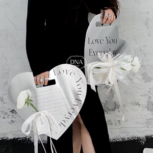 Venta al por mayor I Love You Red Heart Flower Box Rose Handle Flower Cajas de embalaje con el día de San Valentín - Product Image 3
