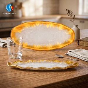 Assiettes décoratives ovales Samyo personnalisées de 13 pouces à bords ondulés, assiettes à dîner en verre à <span class=keywords><strong>bord</strong></span> doré pour mariage - Product Image 1