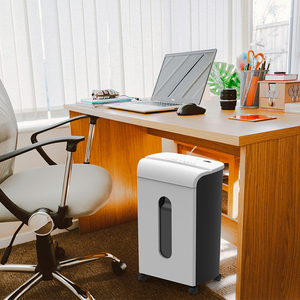 10枚裁断 クロスカット 17L 引き出し式 電動シュレッダー カード・紙用 - Product Image 1