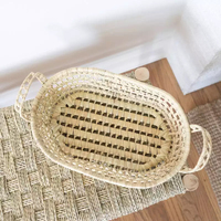 Plateau en feuilles de palmier tressées à la main, style minimaliste, ovale, naturel, Minimoroccolism |   Fruits de camping MA écologiques à structure ouverte en stock