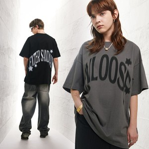 เสื้อยืดผ้าฝ้ายเฮฟวี่เวทผู้ชายแขนสั้นโอเวอร์ไซส์พร้อมแหวนเหล็กตกแต่งลายรอยแตกซัก