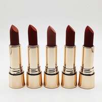 Produit végétalien sans cruauté aux animaux rouges à lèvres avec logos cosmétiques marque privée hydratant rouge à lèvres velours mat régulier