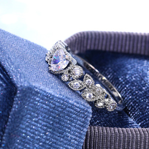 Anello da Donna F807 con Zirconia Cubica a Forma di Cuore, Montatura Pavé, Anelli di Fidanzamento alla Moda - Product Image 4