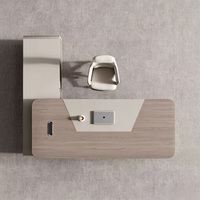 Bureau de direction en placage de bois avec prise multifonctionnelle intégrée et armoire latérale en forme de L pour espace de travail de PDG