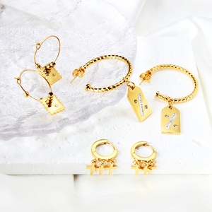 Pendientes de Aro Estilo Coreano Impermeables de Acero Inoxidable con Cruz, Bañados en Oro de 18K, Pendientes Gruesos de Oro - Product Image 1