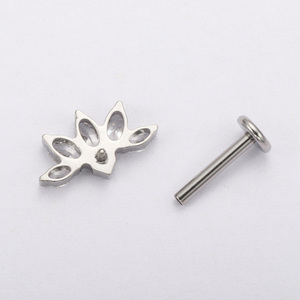 VIEN Gioielli ZPO-198 RS ASTM F136 Titanio Placcato <span class=keywords><strong>Argento</strong></span> Fiore Orecchini a Perno per <span class=keywords><strong>Piercing</strong></span> Cartilagine, Helix, <span class=keywords><strong>Trago</strong></span>, Labbro con Filettatura Interna - Product Image 3