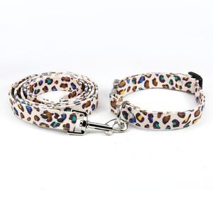 Collier de chien moderne et anneau de cou de chat imperméable résistant à l'usure avec impression de taches de léopard <span class=keywords><strong>toile</strong></span> cuir matériel pour la marche de chien - Product Image 4
