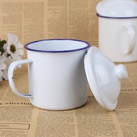 Mug de camping personnalisé en grès écologique, grande capacité 350 ml, avec couvercle à motif, design classique pour boissons. Disponible également en tailles 700 ml et 200 ml.