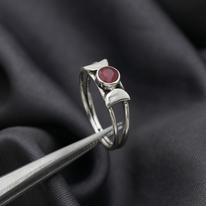 Anillo de dos lunas de rubí natural, Joyería de diamantes de eternidad de Plata de Ley 925 para mujer, mascota de boda personalizable - Product Image 4