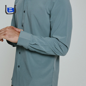 Logo personalizzato anti-umidità <span class=keywords><strong>oversize</strong></span> a maniche lunghe con bottone in tinta unita Casual formale camicia da <span class=keywords><strong>uomo</strong></span> - Product Image 2