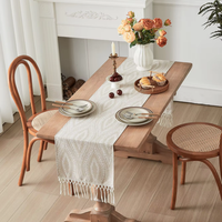 Nappe de table beige carrée simple en jacquard tissé à rayures géométriques, écologique et durable, avec pompons, pour la maison, les fêtes et l'hôtellerie - Vente en gros usine