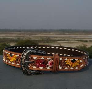 Ceinture en cuir d'accessoires de mode occidentale faite à la main avec des sculptures traditionnelles et une boucle de finition antique - Product Image 5