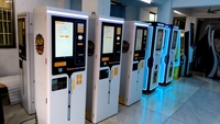 Terminal de paiement sans numéraire multi-devises avec lecteur de cartes et changeur de monnaie, disponible 24h/24 et 7j/7 pour salles d'arcade et centres de jeux