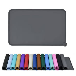 Silikon Pet Mat Square Wasserdicht Leicht zu reinigen Silikon Hunde-und Katzen fütterung matte Hunde pfoten Gemusterte Pet Meal Mat Pet Supplies - Product Image 2
