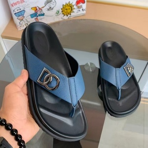 Nouvelles sandales plates de luxe 2026 pour femmes et hommes, tongs de plage décontractées pour hommes et femmes, chaussures de marche décontractées - Product Image 1