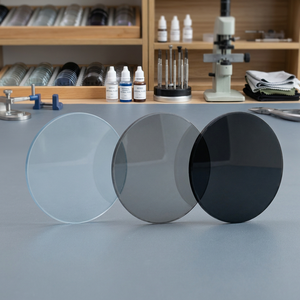 Lente Óptica Monofocal Terminada FSV 1.56 UV420 con Bloqueo de Luz Azul, Fotocromática Gris, con Recubrimiento Múltiple Duro (HMC) Verde - Product Image 3