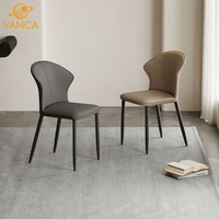 Chaise de salle à manger contemporaine pour la maison, dossier incurvé, pieds en fer noir, chaise latérale en cuir PU pour la maison, le café, l'hôtel