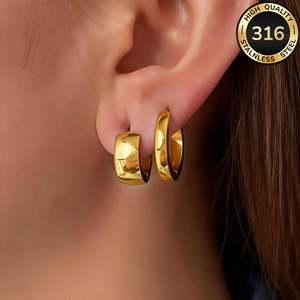 2 paires de boucles d'oreilles larges européennes et américaines, en acier titane plaqué or, style cercle large, bijoux tendance - Product Image 1