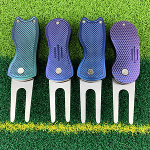 Herramientas para Reparar Divots de Golf con Marcadores Magnéticos de Bola, Horquillas Verdes Plegables de Aleación de Zinc, Set de Regalo para Accesorios de Campo de Golf - Product Image 4