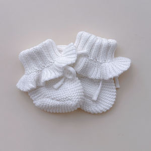 Set per Neonata con Fascia per Capelli Oversize Fatta a Mano con Grande Fiocco in Cotone e Scarpine con Fiocco - Product Image 4