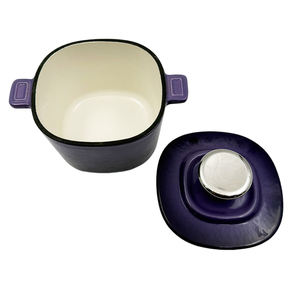 Casserole carrée en fonte émaillée antiadhésive avec couvercle auto-irrigant et bouton doré - Product Image 3