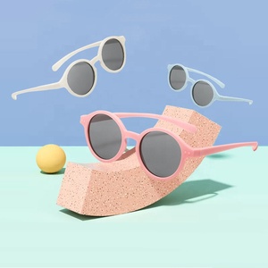 Occhiali da Sole per Bambini 0-12 Anni Protezione UV400 TPEE Polarizzati Durevoli Design di Marca per Esterni con Cordino TPEE Gratuito - Product Image 1