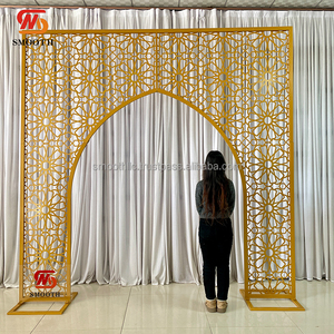 Arco de Boda Decorativo de Metal Dorado Tallado, Nuevo y Personalizado para Eventos y Banquetes - Product Image 1