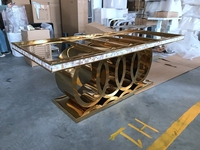 Ensemble de Tables et Chaises de Salle à Manger Audi Or Moderne 1401 Mobilier de Maison pour Hôtel ou Appartement Matériau Métallique