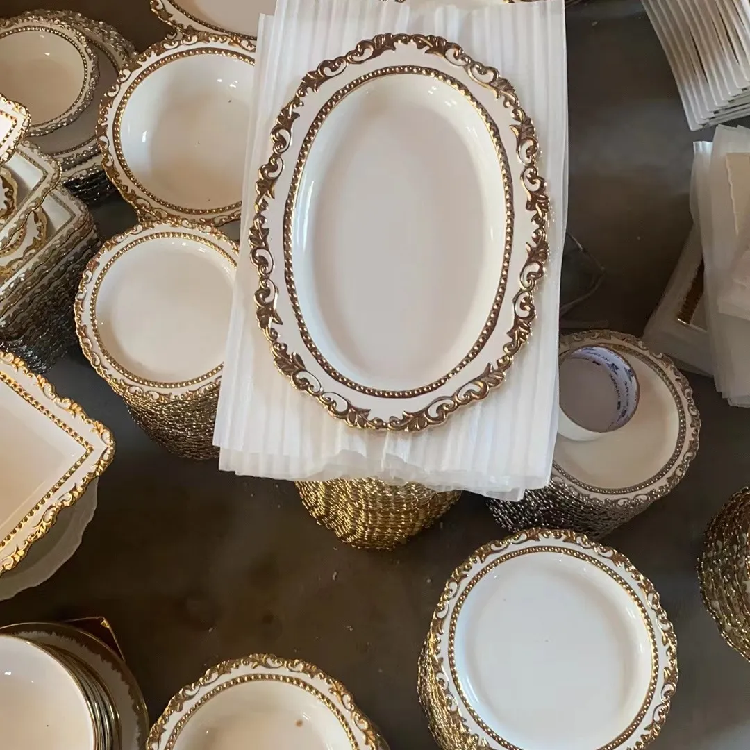 Service de table de style européen, vaisselle en céramique et porcelaine avec ornement en perles d'or, offre spéciale