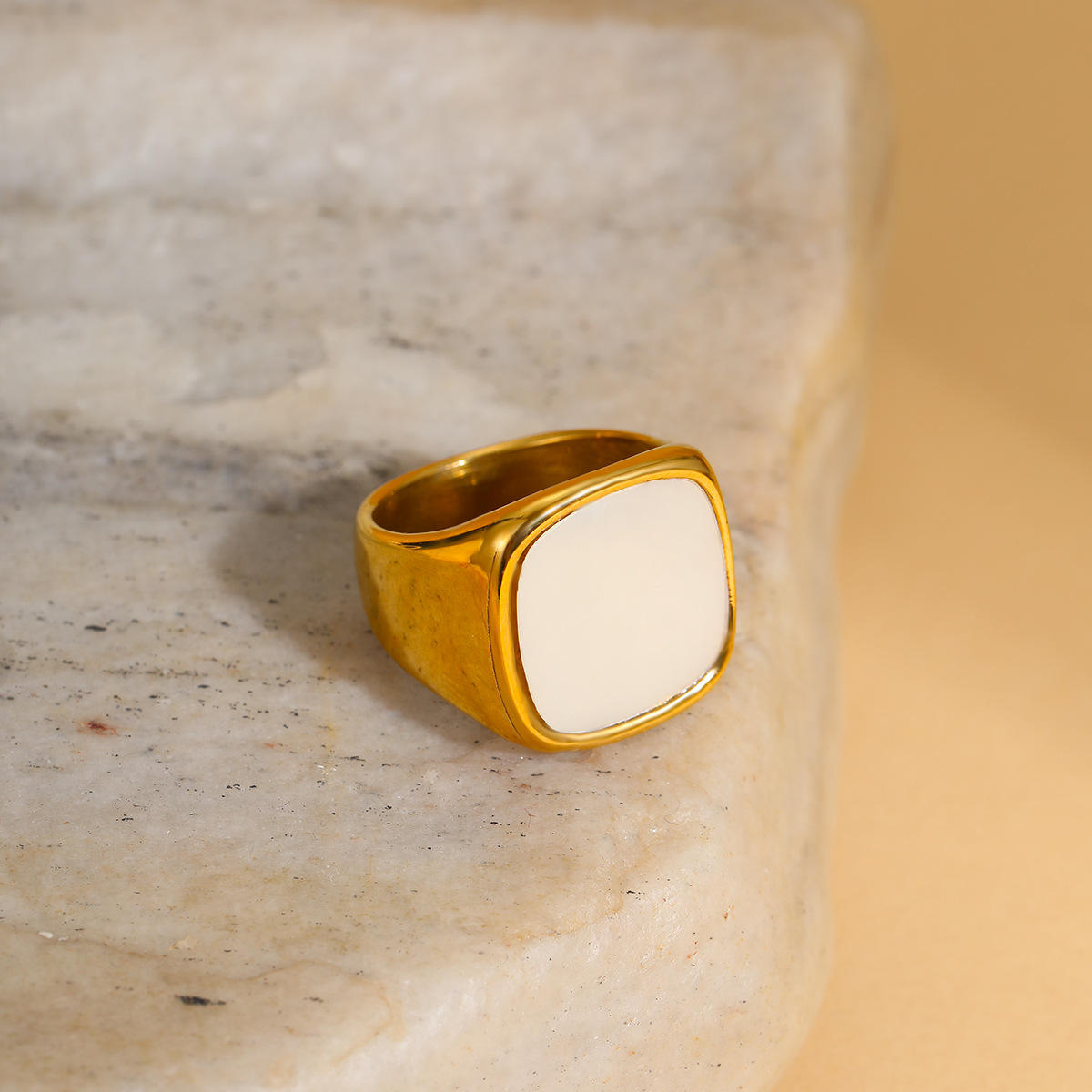 Grande bague carrée