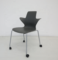 Chaise de conférence contemporaine en acier moderne avec roulettes empilables pour usage commercial dans les bureaux et les écoles
