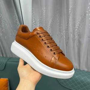 รองเท้าผ้าใบทรงสูงสไตล์สปอร์ต รุ่น Alexander Fashion Trend Spring ปี 2026 พื้นหนานุ่ม ทรงโอเวอร์ไซส์ ดีไซน์หางแมงป่อง เหมาะสำหรับใส่ในชีวิตประจำวันและเดินเล่นในเมือง รุ่น Queen - Product Image 1