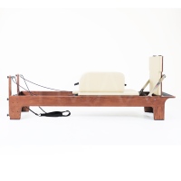 Tmax Pilates Reformer aus Holz, Kommerzieller Holz-Pilates-Reformer, Mindestbestellmenge 1, Pilates-Ausrüstung aus Roteiche im Angebot