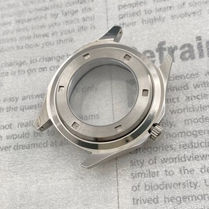 Caja de reloj de repuesto de 42mm con cristal de zafiro y mango atornillado compatible con movimiento NH35 Esfera de 32mm - Product Image 3