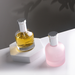 Parlak gümüş kapaklar ve hassas sprey kristal berraklığında boş parfüm <span class=keywords><strong>Atomizer</strong></span> ile zarif pembe buzlu cam parfüm şişesi - Product Image 4