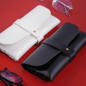 Estuche para gafas de sol de cuero con hebilla de tachuelas Estuche para anteojos y bolso - Product Image 1