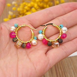 Pendientes de aro de <span class=keywords><strong>oro</strong></span> de <span class=keywords><strong>18</strong></span> quilates chapados en acero inoxidable con cuentas de cristal coloridas personalizadas para <span class=keywords><strong>mujer</strong></span> - Product Image 2