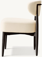 Chaise d'appoint de luxe de style mid-century, rembourrée en tissu, dossier profilé, coussin épais, pieds fins en chêne, support en métal, chaise de salle à manger