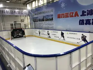 Pista di pattinaggio all'aperto o in porta di ghiaccio sintetico di pattinaggio per hockey su ghiaccio pavimento o terra di curling con dasher tavole soluzione