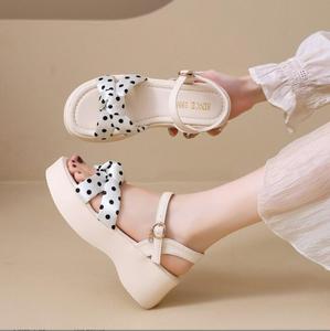Nouvelles sandales d'été à petit talon compensé pour femme, style français, élégantes et confortables - Product Image 1