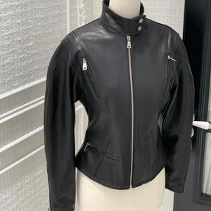Chaqueta de Cuero de Oveja para Mujer, Estilo Motociclista, Corta, Negra, Casual, Suave, Ajustada, a la Moda - Product Image 2