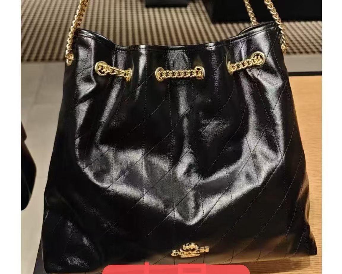 สีดำ ขนาดใหญ่