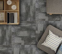 Nouveau Design Modulaire Confortable 100% Polypropylène PVC Support Bureau Plancher 50x50 Carré Tapis Commercial Tapis Tuile
