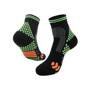 Chaussettes de football antidérapantes avec logo personnalisé Chaussettes de football de sport avec grip et logo personnalisé - Product Image 2