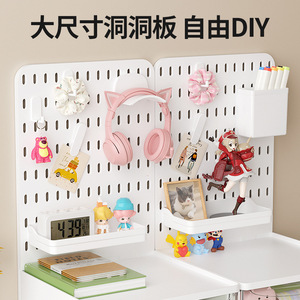 ชั้นวางของตั้งโต๊ะแบบ Pegboard สีขาว ยี่ห้อ Qinfeng อเนกประสงค์ สำหรับจัดระเบียบห้องอ่านหนังสือ ห้องนอน และโต๊ะทำงาน - Product Image 1