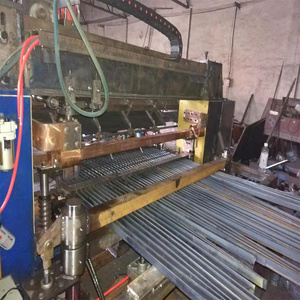 Machine à souder les panneaux de grille en acier profilé et les treillis métalliques, scie à ruban de découpe, transformateur 200KVA*2, puissance 200KW, capacité 100m²/jour - Product Image 5