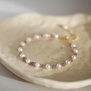 Braccialetto con Perle Barocche <span class=keywords><strong>e</strong></span> <span class=keywords><strong>Ametista</strong></span>, Regalo per la Mamma, Delicato <span class=keywords><strong>Bracciale</strong></span> Impilabile in Acciaio Inossidabile Placcato <span class=keywords><strong>Oro</strong></span> 18K per Donne - Product Image 1