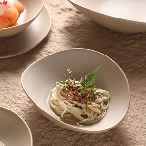 Tazón Minimalista de Cerámica para Ensalada o Postre, Apto para Congelador, Horno y Microondas - Product Image 3