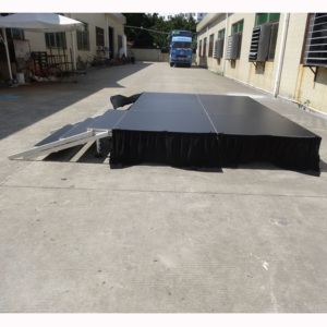 Scène extérieure réglable en aluminium pour événements festifs - Légère, montage facile et surface antidérapante - Product Image 5