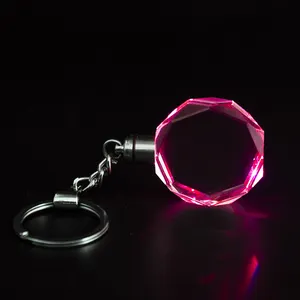 Toptan yüksek kaliteli boş kristal anahtarlık özel logo pokeball LED yanıp sönen ışık 3d lazer gravür kristal cam anahtarlık